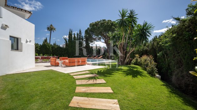 Resale - Villa -
Malaga - Nueva Andalucía