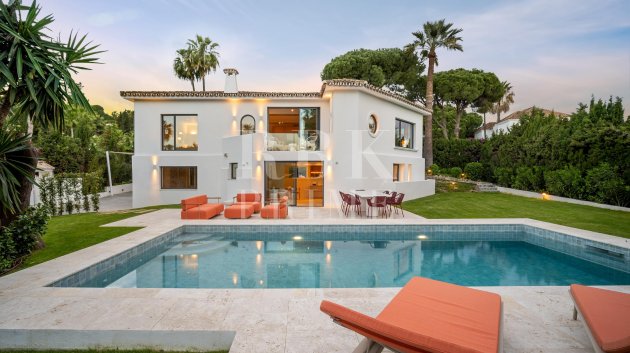 Resale - Villa -
Malaga - Nueva Andalucía
