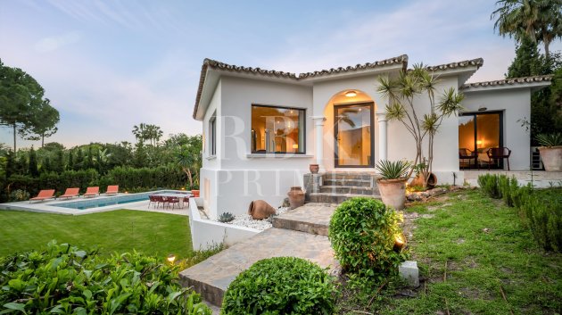 Resale - Villa -
Malaga - Nueva Andalucía