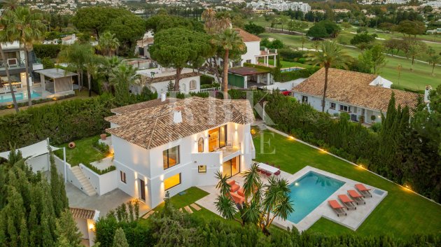 Resale - Villa -
Malaga - Nueva Andalucía