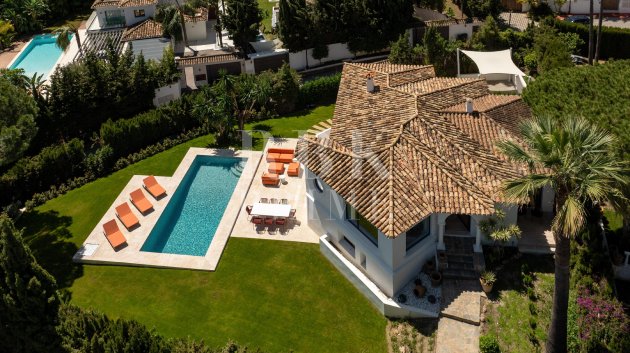 Resale - Villa -
Malaga - Nueva Andalucía