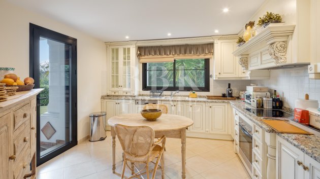 Resale - Villa -
Malaga - Benahavís