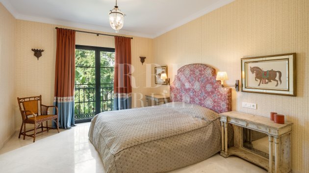 Resale - Villa -
Malaga - Benahavís