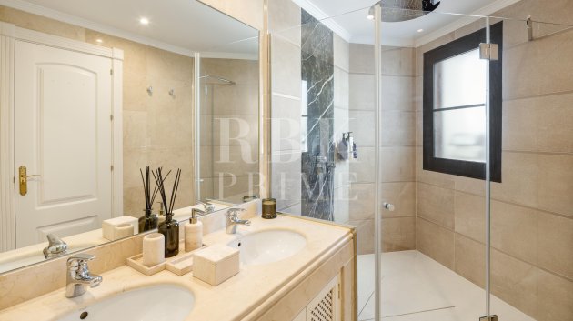 Resale - Villa -
Malaga - Benahavís