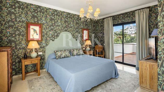 Resale - Villa -
Malaga - Benahavís