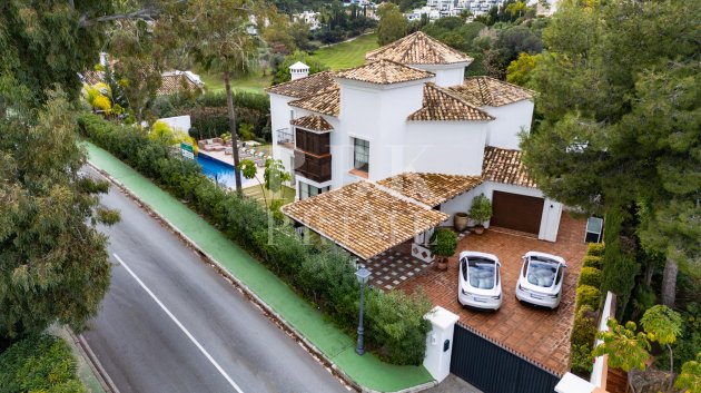 Resale - Villa -
Malaga - Benahavís