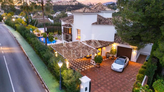 Resale - Villa -
Malaga - Benahavís