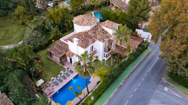 Resale - Villa -
Malaga - Benahavís