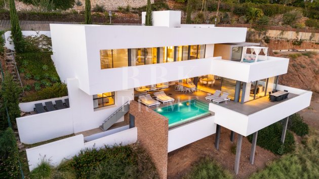 Resale - Villa -
Malaga - Benahavís