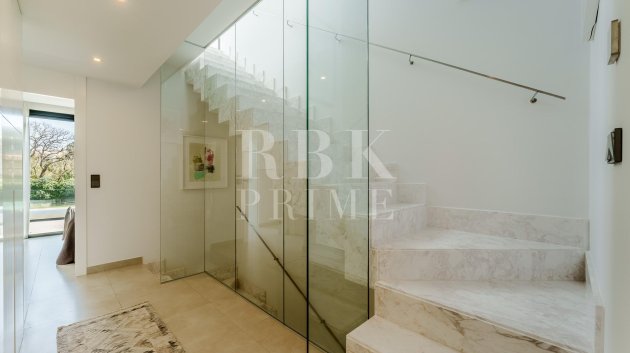 Resale - Villa -
Marbella