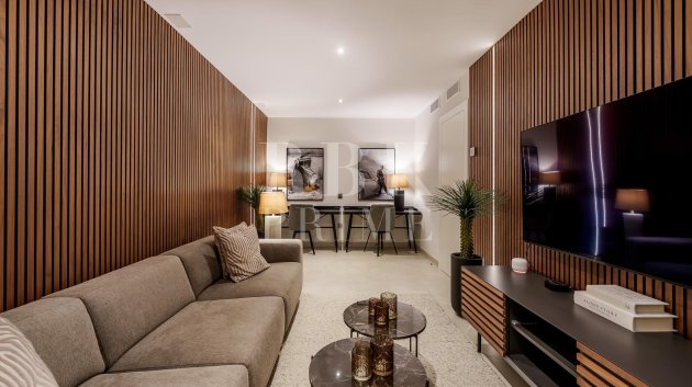 Resale - Villa -
Marbella