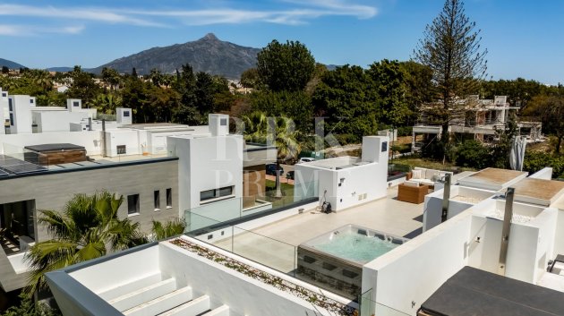 Resale - Villa -
Marbella