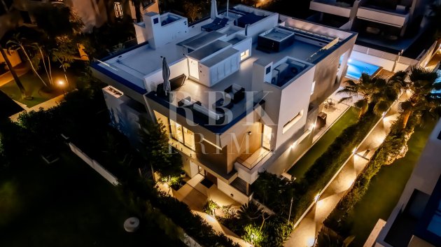 Resale - Villa -
Marbella