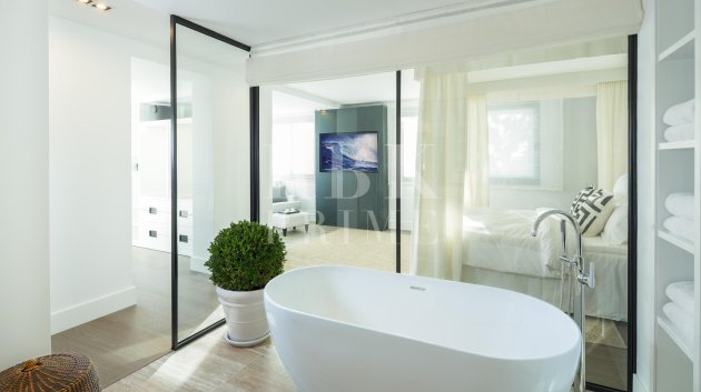 Resale - Villa -
Malaga - Nueva Andalucía