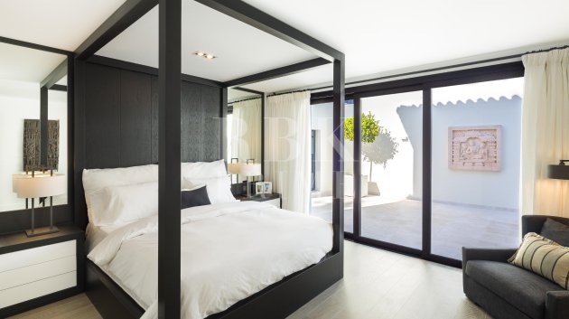 Resale - Villa -
Malaga - Nueva Andalucía