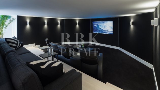 Resale - Villa -
Malaga - Nueva Andalucía