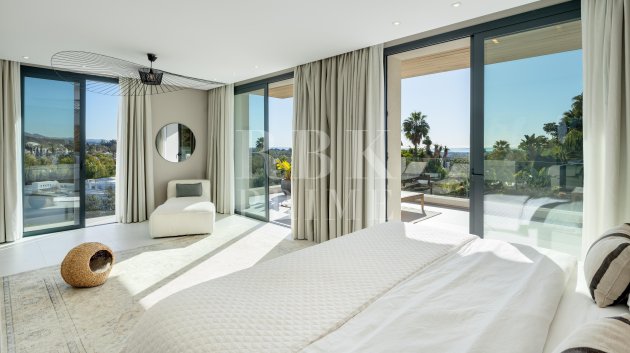 Resale - Villa -
Malaga - Nueva Andalucía
