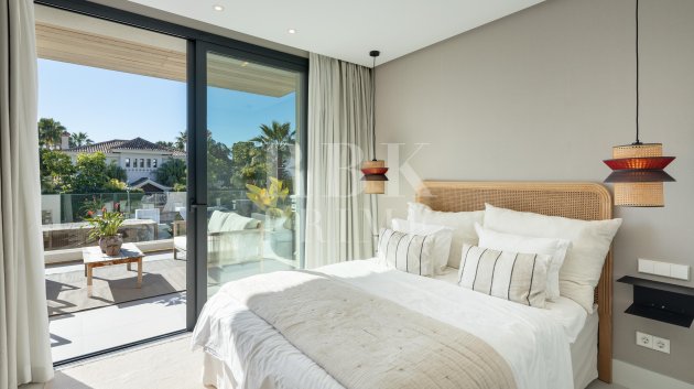 Resale - Villa -
Malaga - Nueva Andalucía