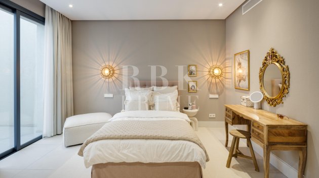Resale - Villa -
Malaga - Nueva Andalucía