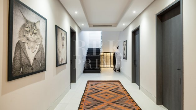 Resale - Villa -
Malaga - Nueva Andalucía