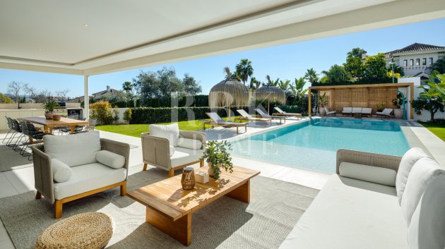 Resale - Villa -
Malaga - Nueva Andalucía