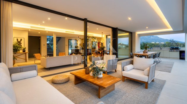 Resale - Villa -
Malaga - Nueva Andalucía