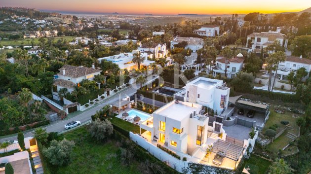 Resale - Villa -
Malaga - Nueva Andalucía