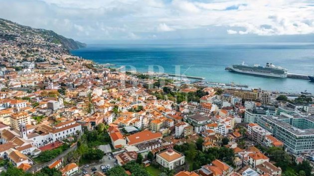 Reventa - Land -
Madeira