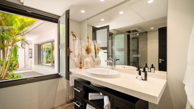 Resale - Villa -
Malaga - Málaga