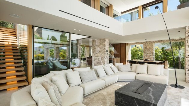 Resale - Villa -
Malaga - Nueva Andalucía