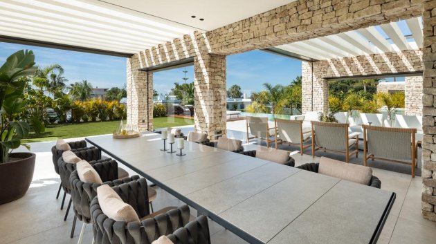 Resale - Villa -
Malaga - Nueva Andalucía