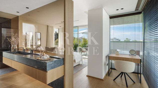 Resale - Villa -
Malaga - Nueva Andalucía