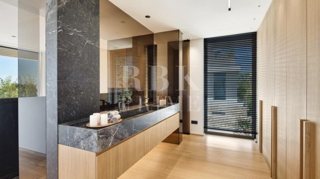 Resale - Villa -
Malaga - Nueva Andalucía