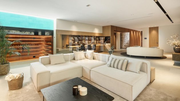 Resale - Villa -
Malaga - Nueva Andalucía