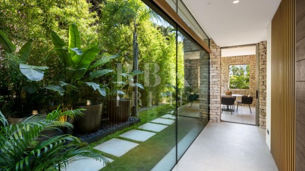 Resale - Villa -
Malaga - Nueva Andalucía