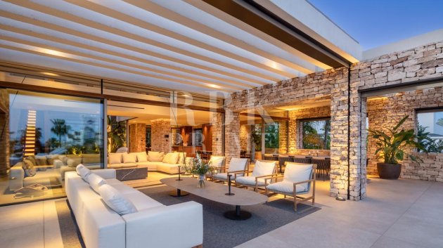 Resale - Villa -
Malaga - Nueva Andalucía