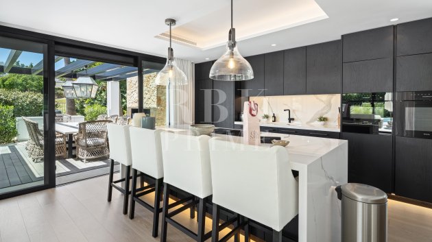 Resale - Villa -
Malaga - Nueva Andalucía