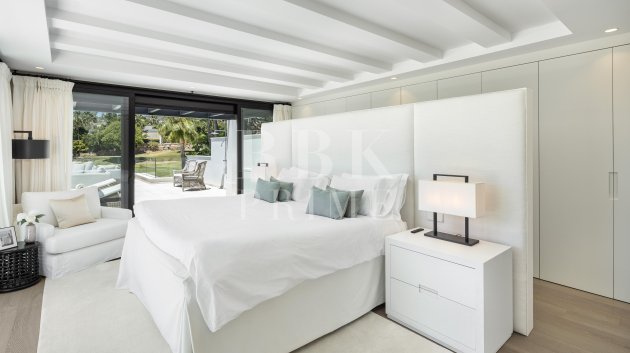 Resale - Villa -
Malaga - Nueva Andalucía