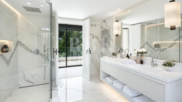 Resale - Villa -
Malaga - Nueva Andalucía