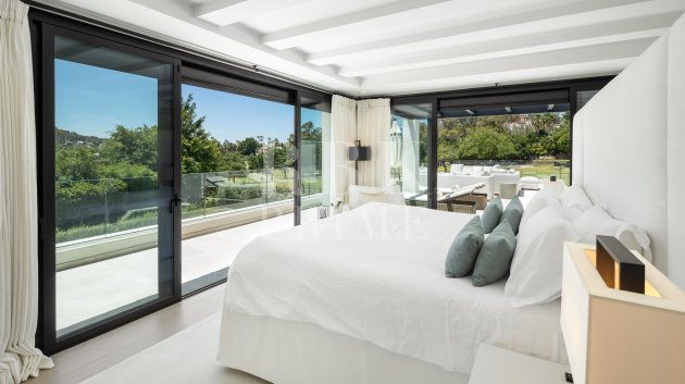 Resale - Villa -
Malaga - Nueva Andalucía