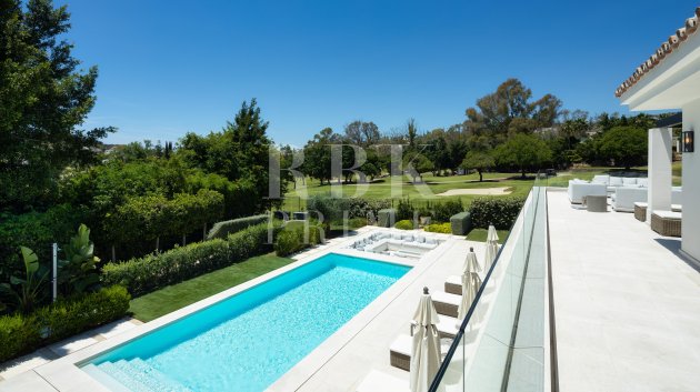 Resale - Villa -
Malaga - Nueva Andalucía