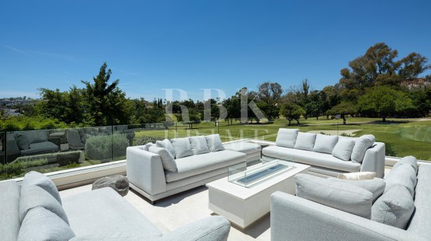 Resale - Villa -
Malaga - Nueva Andalucía
