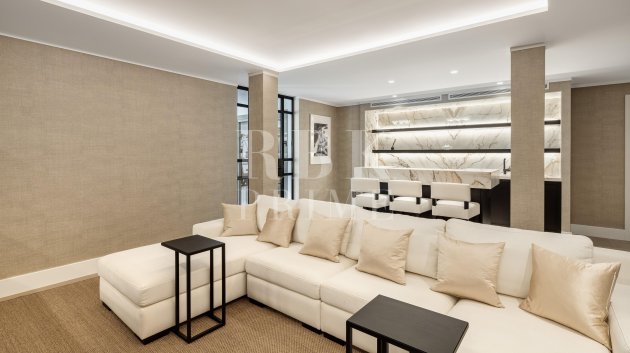 Resale - Villa -
Malaga - Nueva Andalucía