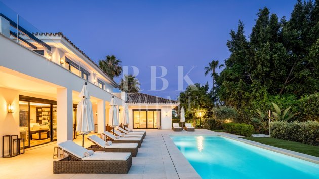 Resale - Villa -
Malaga - Nueva Andalucía