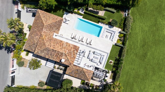 Resale - Villa -
Malaga - Nueva Andalucía