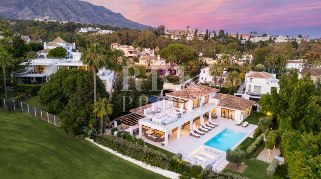 Resale - Villa -
Malaga - Nueva Andalucía