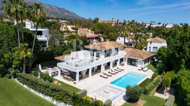 Resale - Villa -
Malaga - Nueva Andalucía