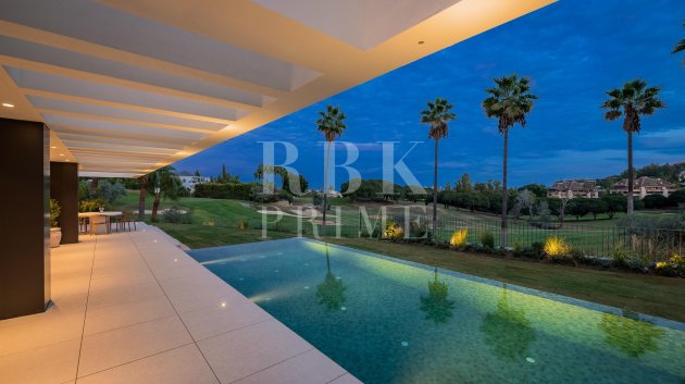 Resale - Villa -
Malaga - Nueva Andalucía