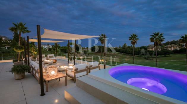 Resale - Villa -
Malaga - Nueva Andalucía