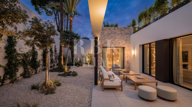 Resale - Villa -
Malaga - Nueva Andalucía
